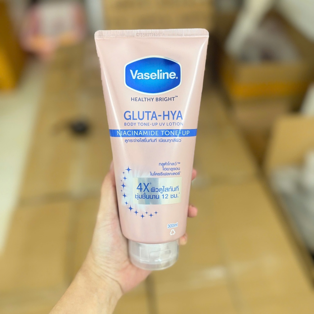 Sữa dưỡng thể Vaseline 4X Tone-Up