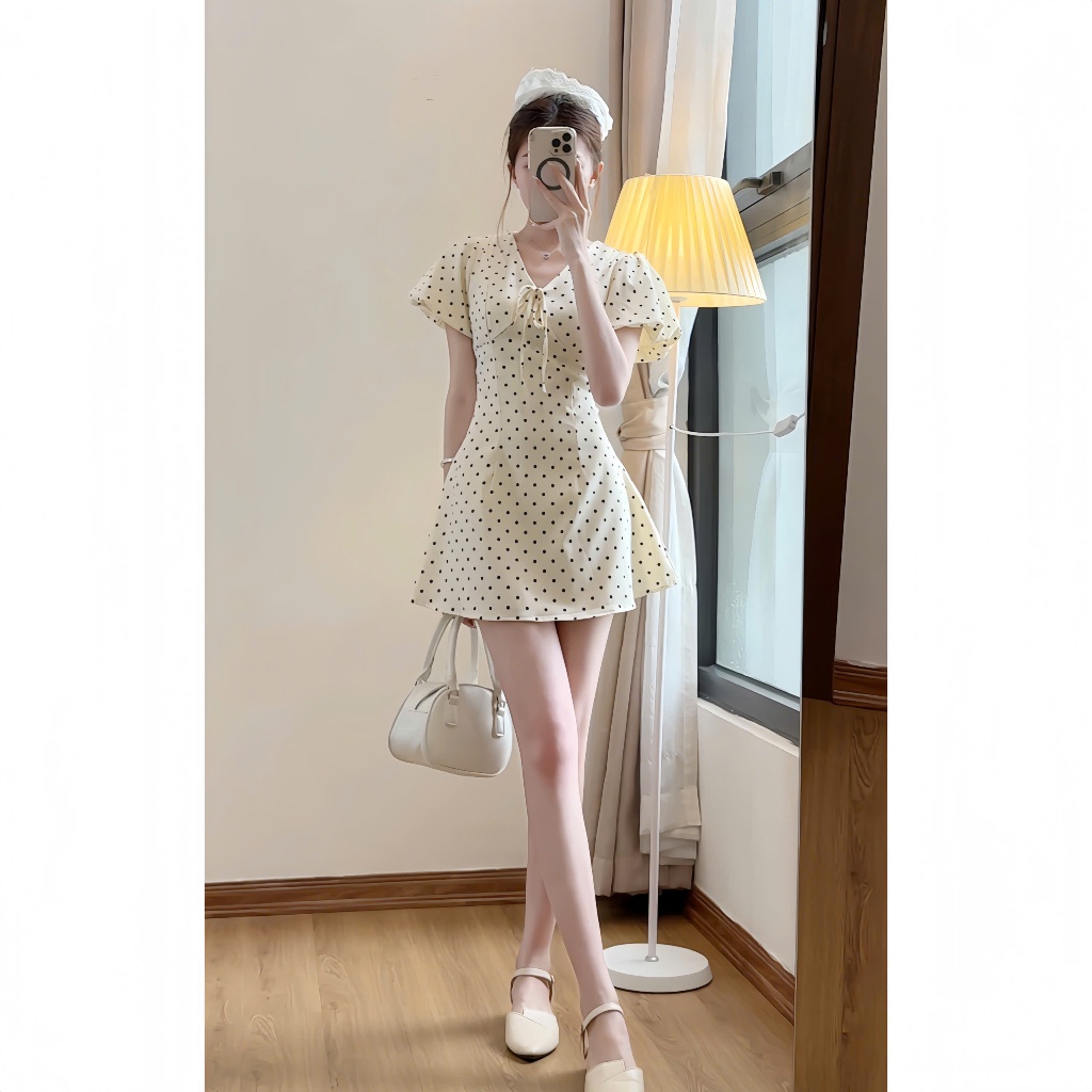 Váy chấm bi XIXEOSHOP cổ v tay phồng dáng ngắn - V52 | BigBuy360 - bigbuy360.vn