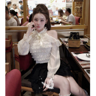    Mở bán  -A16 : Áo kiểu nữ khoét vai bèo rúm pha ren tầng đính nơ đá sang chảnh điệu đà -2màu :trắng  đen  hàng L1  