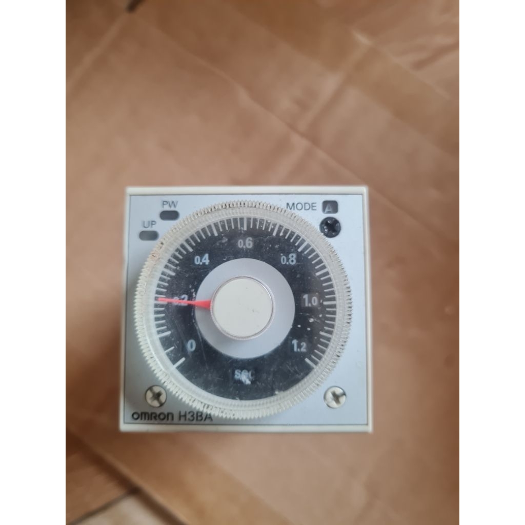 Bộ định thời On-delay OMRON H3BA-N8H DC24V 8 chân tròn