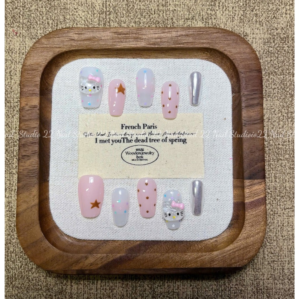 nailbox thiết kế cute siêu nịnh tay + charm Hello Kitty by 22 Nail Studio