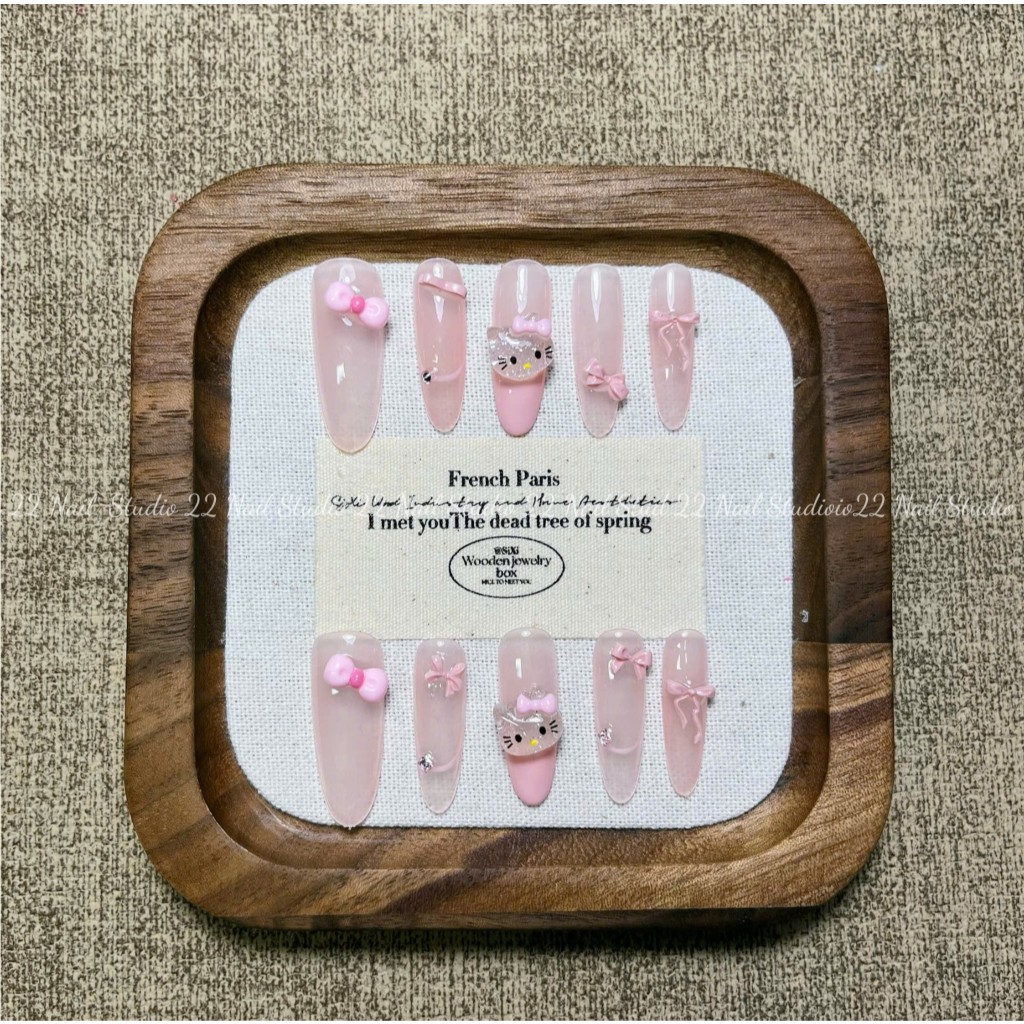 Nailbox thiết kế Hello Kitty trend hot by 22 Nail Studio