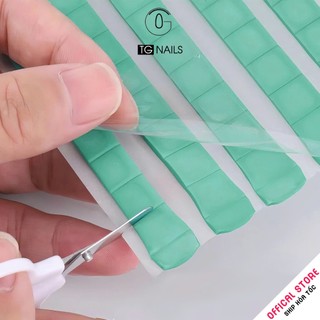 Đất set dính móng giả trên đế gắn móng mẫu