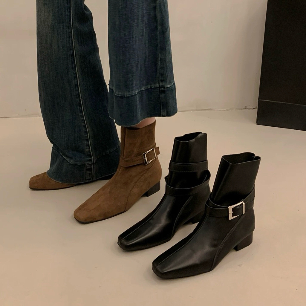 Boots da lộn cổ ngắn cho nữ khoá cài vuông đế 2cm