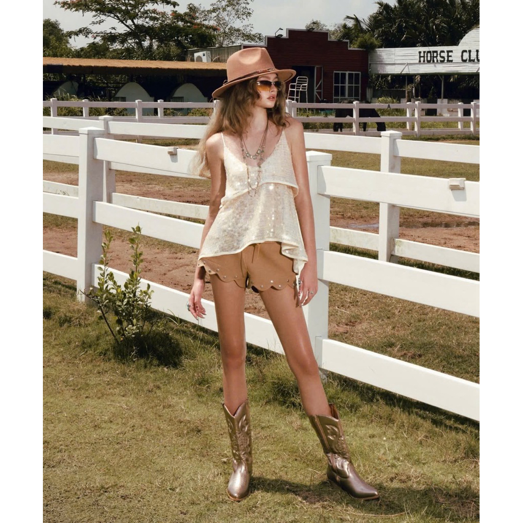 Set Bộ 2 Món Áo 2 Dây Kim Sa Cổ Tròn Kim Tuyến Lấp Lánh Dáng Babydoll Mix Quần Short Ngắn Nâu Đính Đá | BigBuy360 - bigbuy360.vn