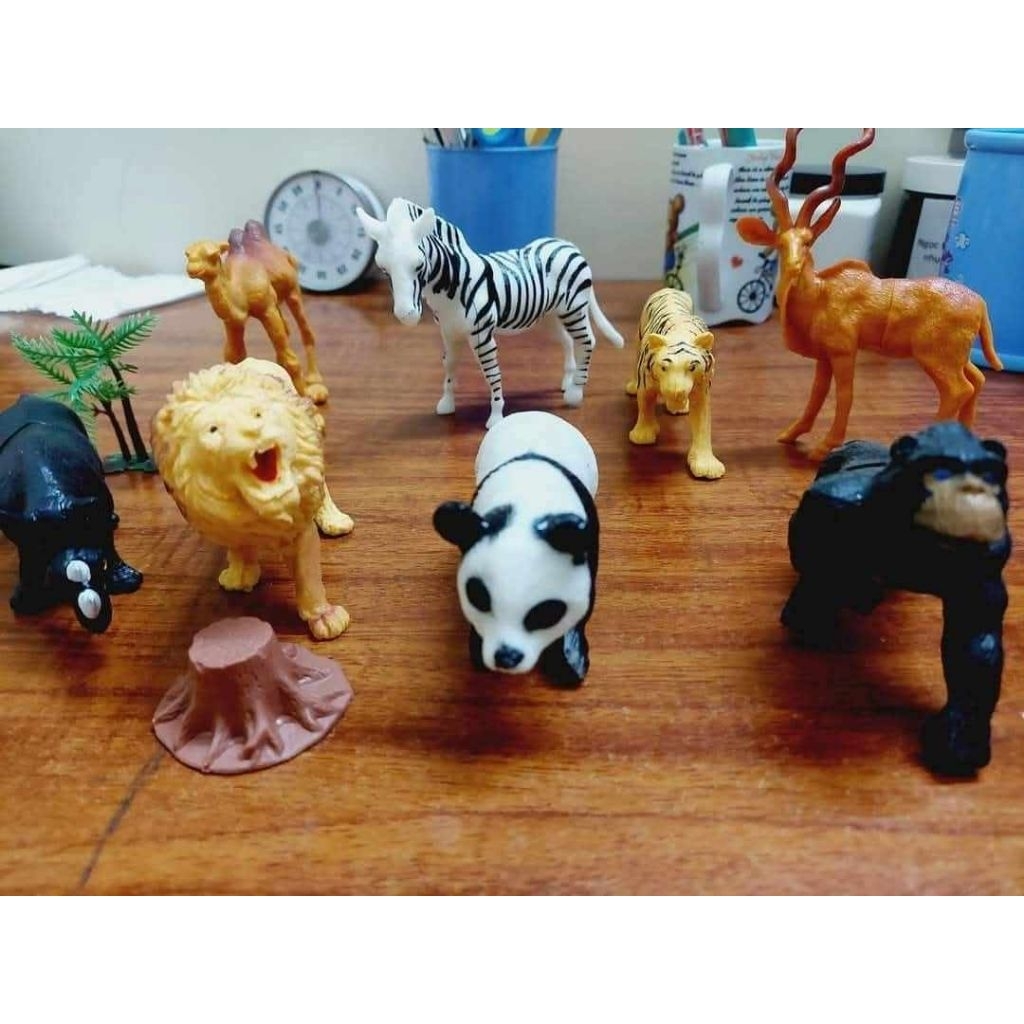 Mô hình con vật hoang dã ( như hình)