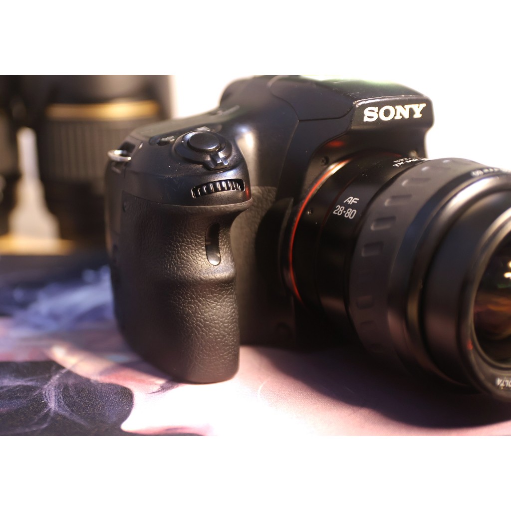 Bộ máy ảnh Sony a57 (16 Megapixel) + lens kit 28-80mm motor zoom, màn hình xoay lật (đẩy đủ phụ kiện -Nhật 99%) - Ống kính Sony A mount