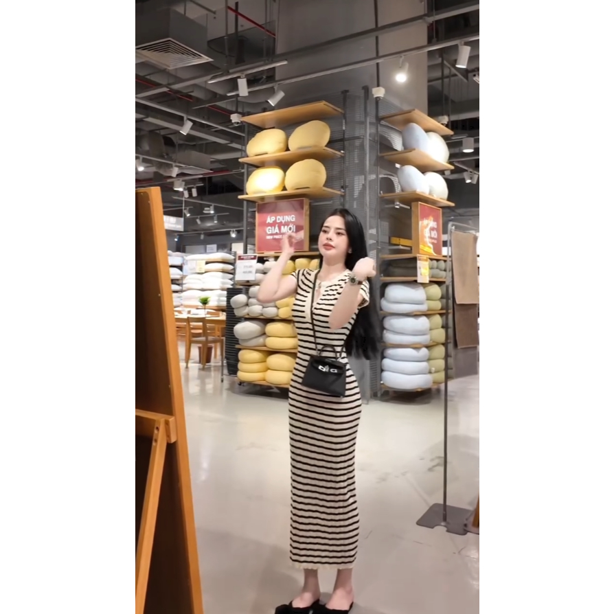 Đầm Body Len Kẻ Sọc Tay Ngắn Cổ Bẻ