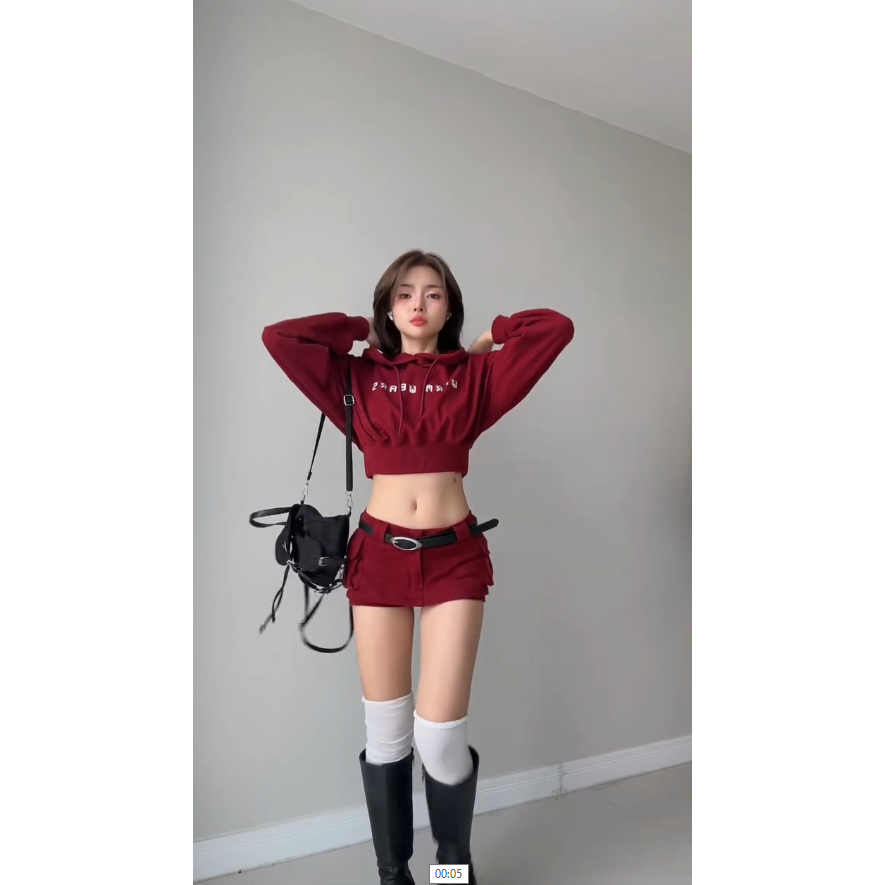 Set Đồ Thể Thao Croptop Hoodie & Quần Short Cargo Màu Đỏ Đô | BigBuy360 - bigbuy360.vn