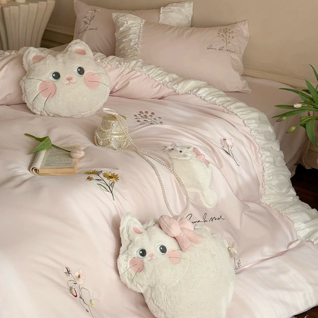 (ảnh thật cuối) Bộ Ga Gối Mèo Mơ Lụa Thêu 80s – Mẫu Mới 2025 Siêu Dễ Thương
