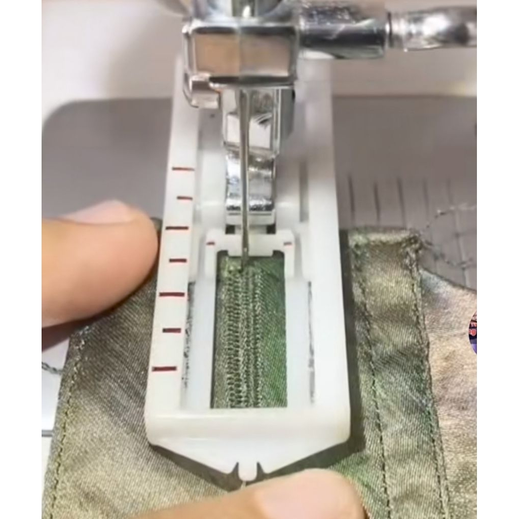 Chân vịt thùa khuy ( máy may gia đình có chức năng thùa khuy )