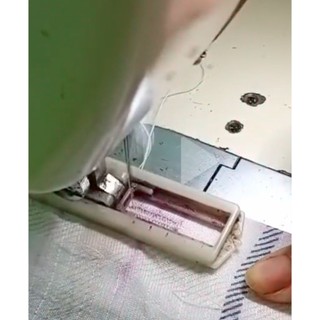 Chân vịt thùa khuy ( máy may gia đình có chức năng thùa khuy )