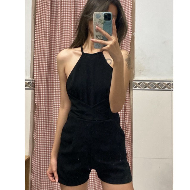 Pass jump đen cổ yếm hở lưng