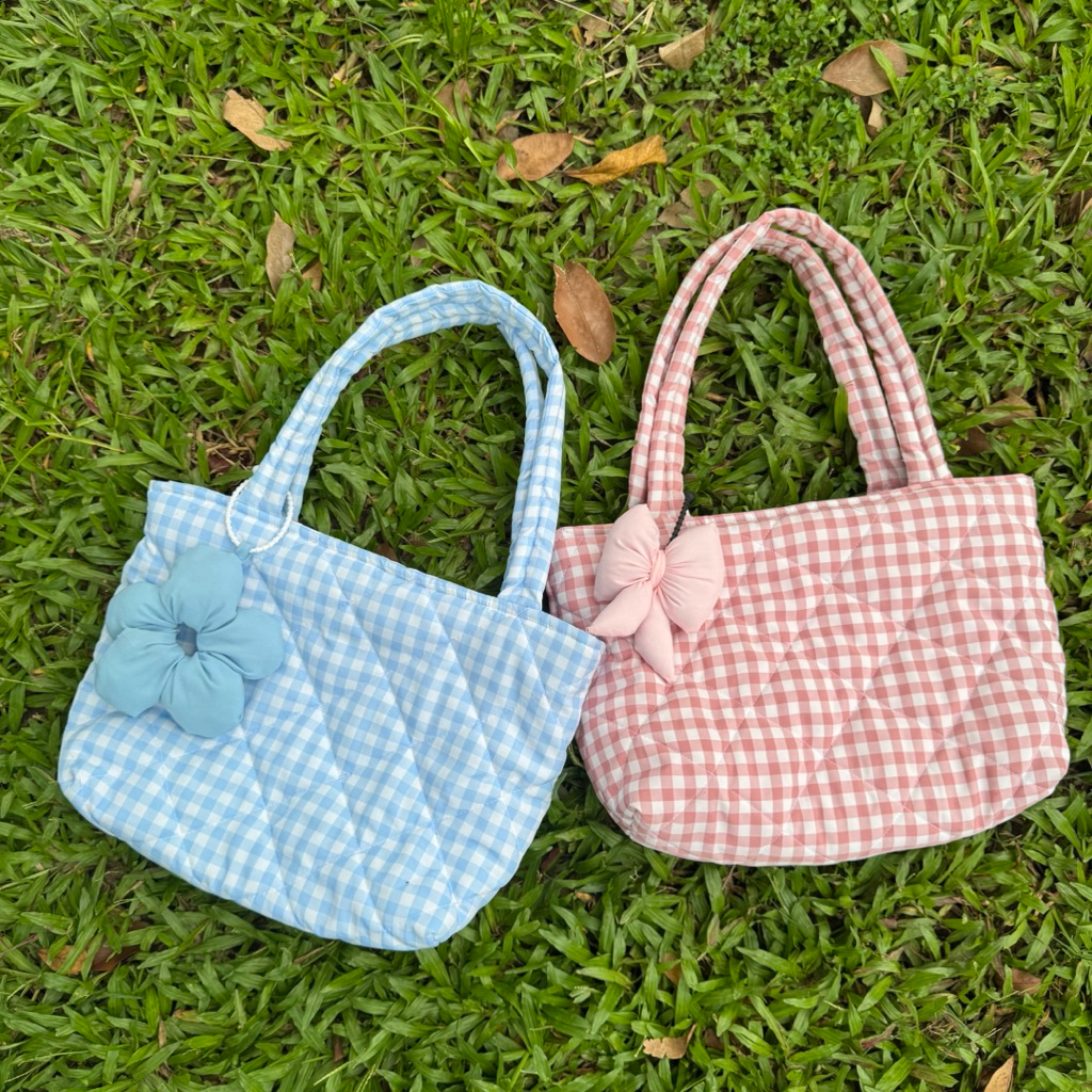 Túi Tote trần bông 3 lớp size 42x30 có khoá kéo vải dễ thương hoạ tiết Caro&Cherry tone Pastel