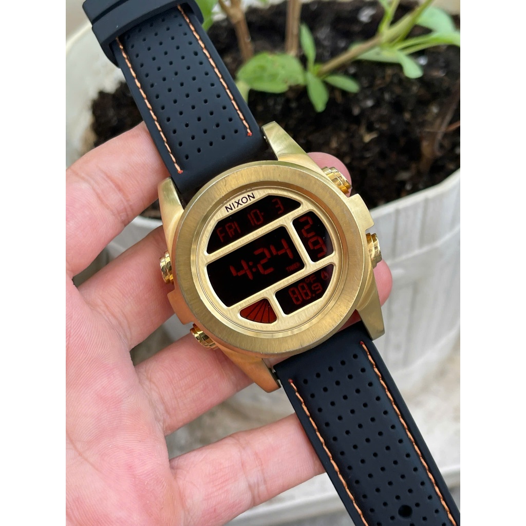 Đồng hồ nam Nixon mặt điện tử đỏ chạy pin hàng Si