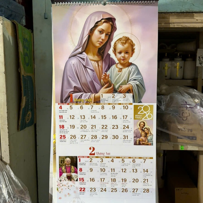 LỊCH 4 TỜ LÒ XO -LỊCH CÔNG GIÁO 2026-MẪU NGẪU NHIÊN