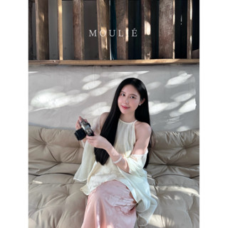  MOULIÉ | Hạ Vũ Set lụa áo cổ yếm cúc bọc & quần ống suông rộng 