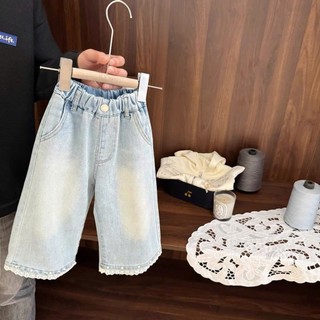 Quần jean xanh nhạt gấu ren đính hạt bé gái