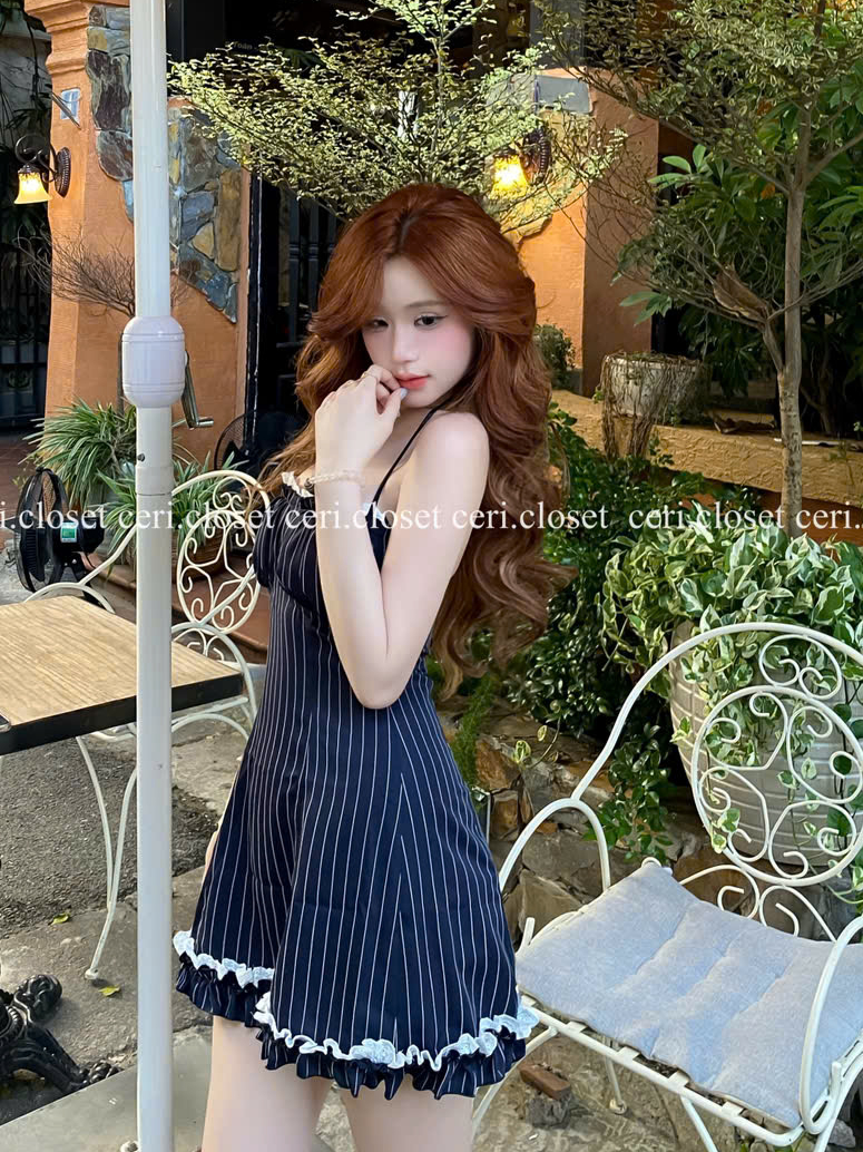 Đầm 2 Dây Sọc Viền Ren Dáng Xòe