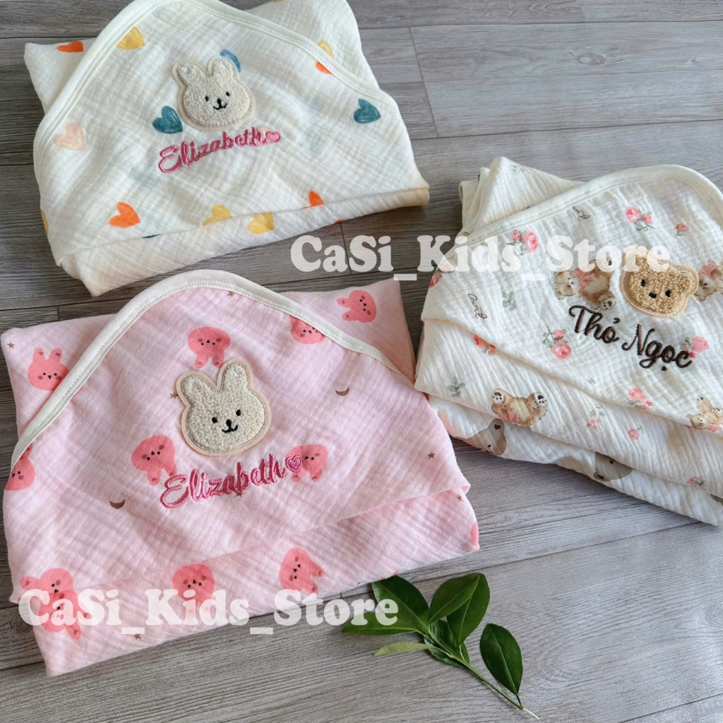 Chăn Choàng Ủ THÊU TÊN Xô Muslin 4 Lớp Có Mũ Siêu Thoáng Mát Mềm Mịn Cho Bé Sơ Sinh CaSi