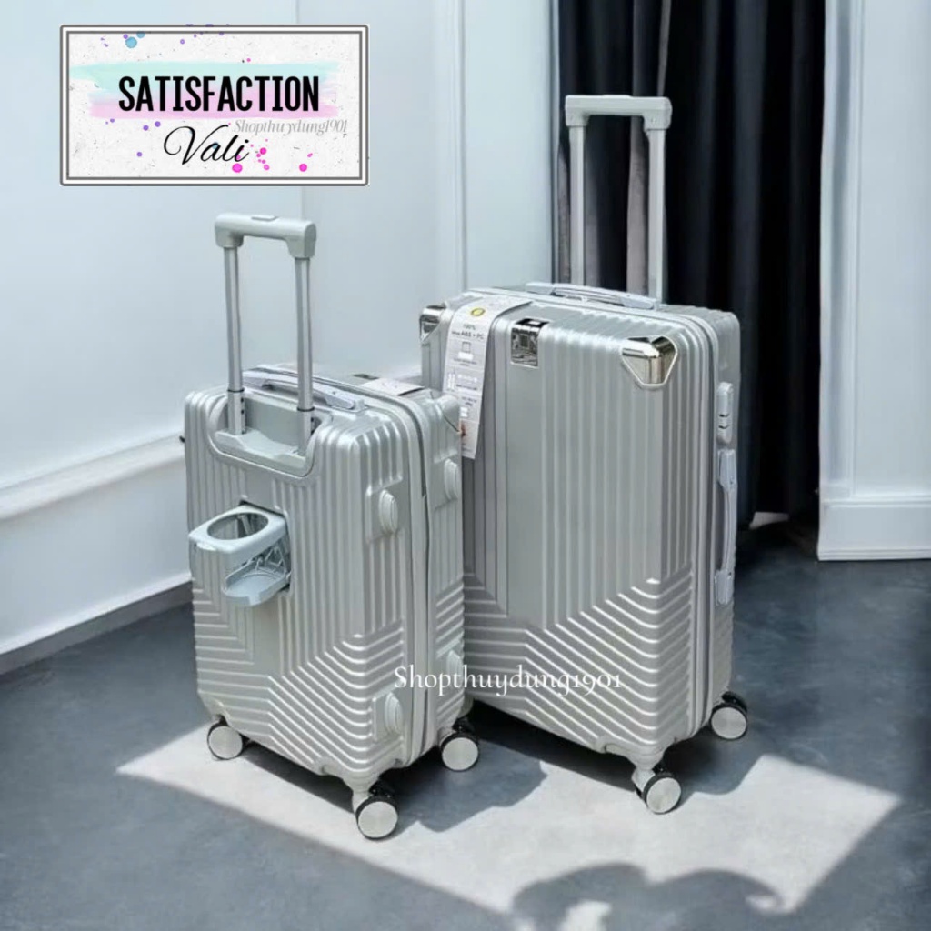 Vali chính hãng Safisfaction cho người lớn size 20 inch và 24 inch. Vali được trang bị khay để cốc và móc treo đồ