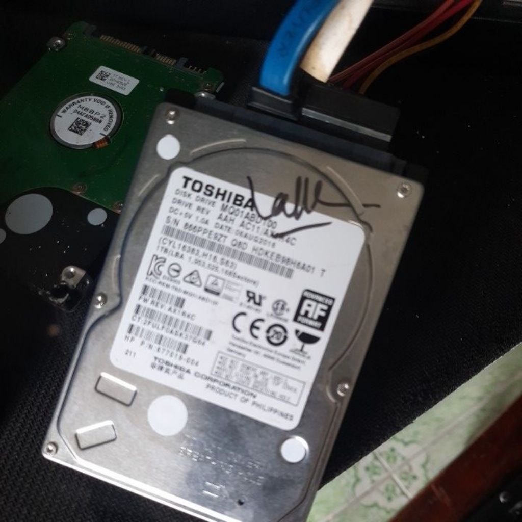còn 2 ổ cứng laptop ổ cứng hhd 1tb (1 ngàn gb),hàng tháo máy còn mới nguyên,loại nhỏ laptop