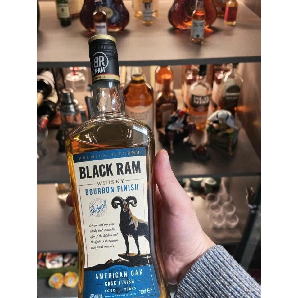 Whisky Black Ram từ Bulgaria nhập khẩu.