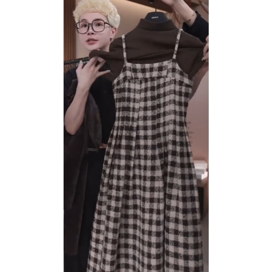 SET ĐẦM CARO DÁNG DÀI PHỐI ÁO LEN CỔ LỌ – NGỌT NGÀO & THANH LỊCH