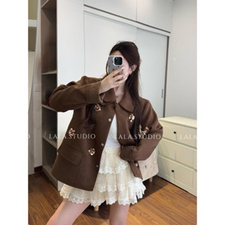  LUSIM set• LALASTUDIO Áo khoác da lộn cổ sen 2 lớp đính sequin hoa nổi cao cấp kèm chân váy tầng ren tiểu thư sang chảnh 