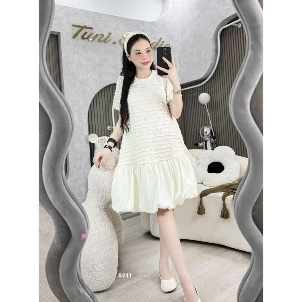 Váy bầu xinh, đầm bầu thiết kế dáng babydoll vải dày dặn, chân váy bồng xinh xắn, tag cài ngực CN xinh xắn, dáng xinh