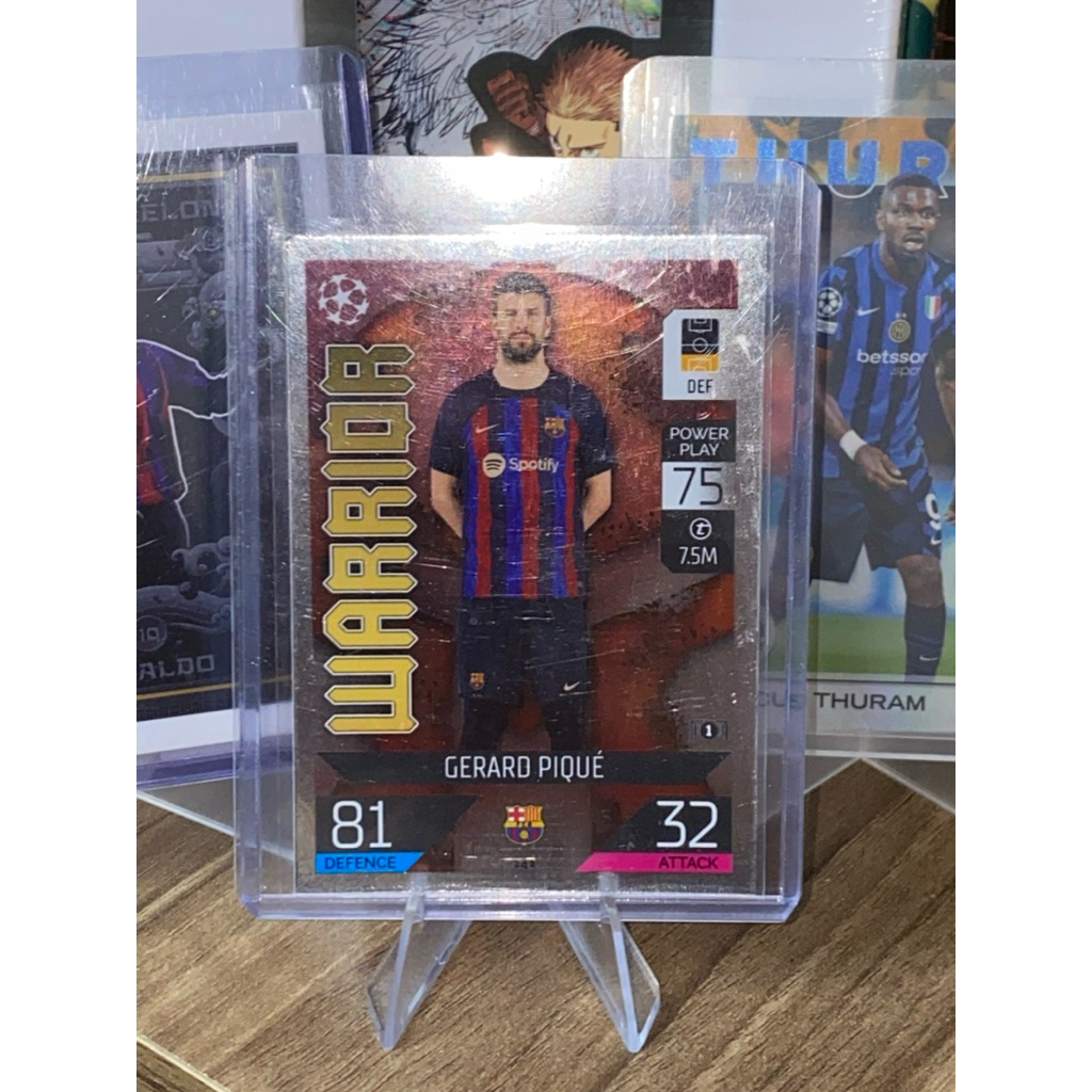[HIẾM] Thẻ Cầu Thủ Gerrard Pique Topps Match Attax 2022/23 FC Barcelona WARRIOR #141