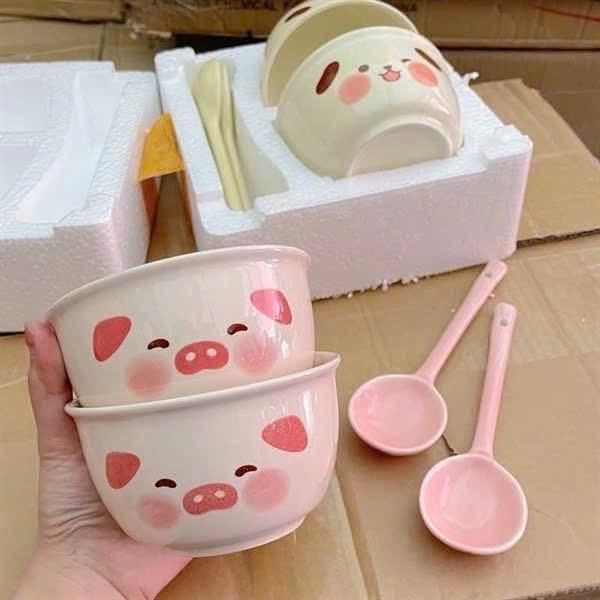Set 2 Bát 2 Thìa Bằng Sứ Hình Heo Hồng  Cười, Set 2 Bát 2 Thìa Ăn Dặm Cho Bé Kem Chén