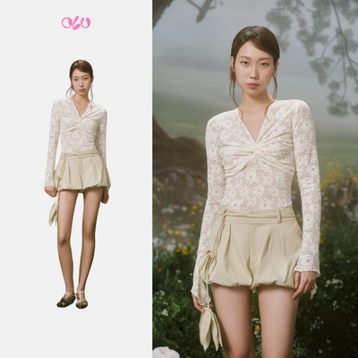 Áo OLV ren cổ V tay dài xoắn ngực dáng ôm quyến rũ Cream Fleur Lace Front Twist Long Sleeves đi tiệc