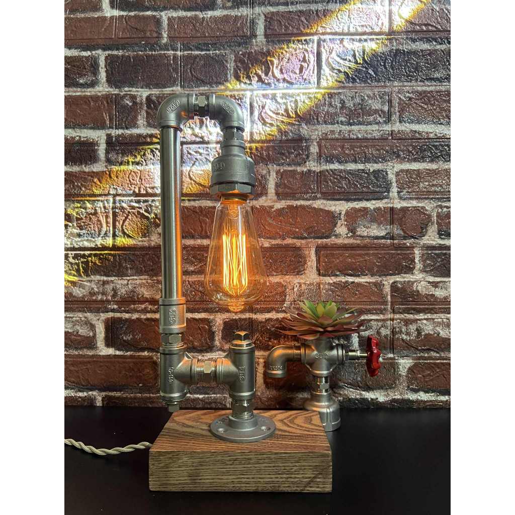 Đèn decor ống nước – đèn trang trí đế gỗ tự nhiên, sử dụng bóng Edison cổ điển