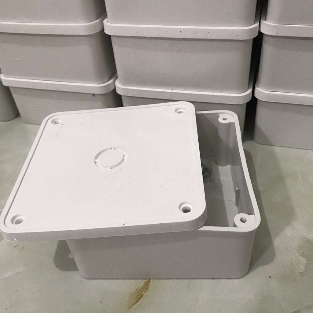 HỘP ĐỰNG NGUỒN CAMERA 11*11*5CM, 12X12X5CM(HỘP BẢO VỆ NGUỒN)