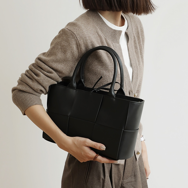 [ORDER] Túi xách tay da đan thanh lịch - CABBAGE