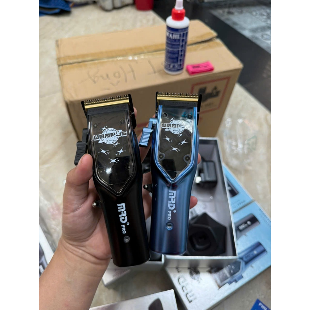 MRD Tông đơ cắt tóc MRD 3969v model mới có dock sạc lưỡi đơn pin 2400mAh
