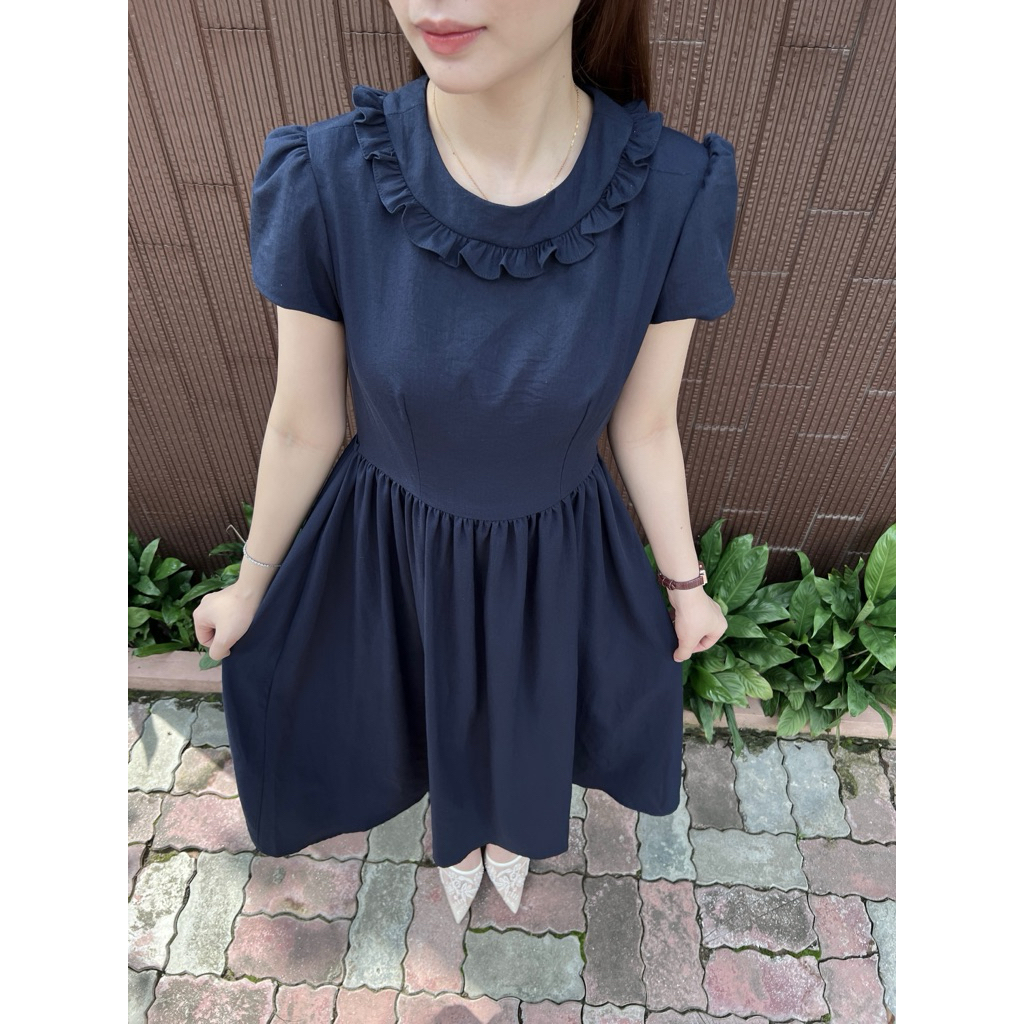 Lily.clothes- Váy đầm nữ dáng dài cổ bèo nhún Aimee Dress vải đũi xước xanh navy hai lớp basic nữ tính (V28) | BigBuy360 - bigbuy360.vn