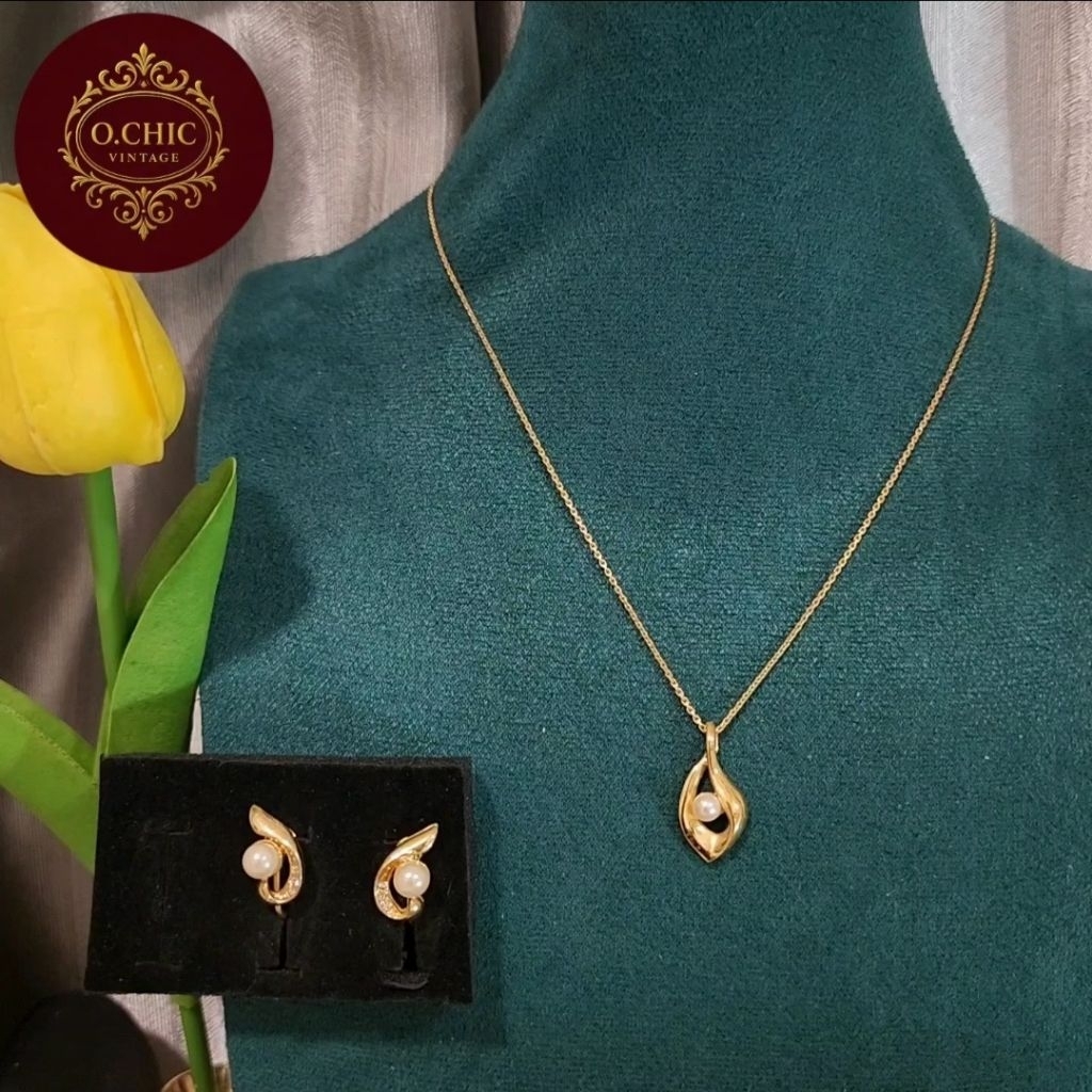 Set vòng cổ Lancel, bông tai Vin