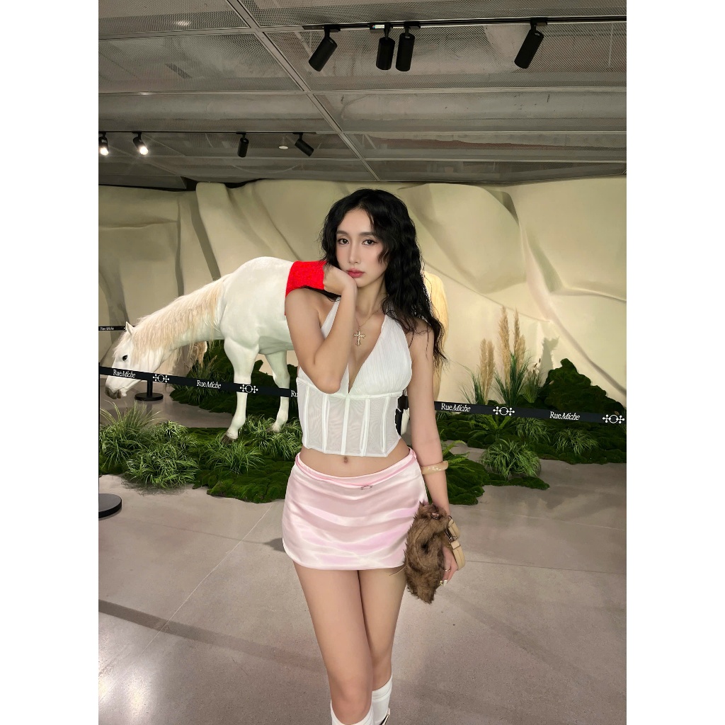 Chân váy lụa ngắn chữ a QUEENCI - 𝐊𝐈𝐋𝐋 𝐒𝐘𝐒𝐓𝐄𝐌 | BigBuy360 - bigbuy360.vn