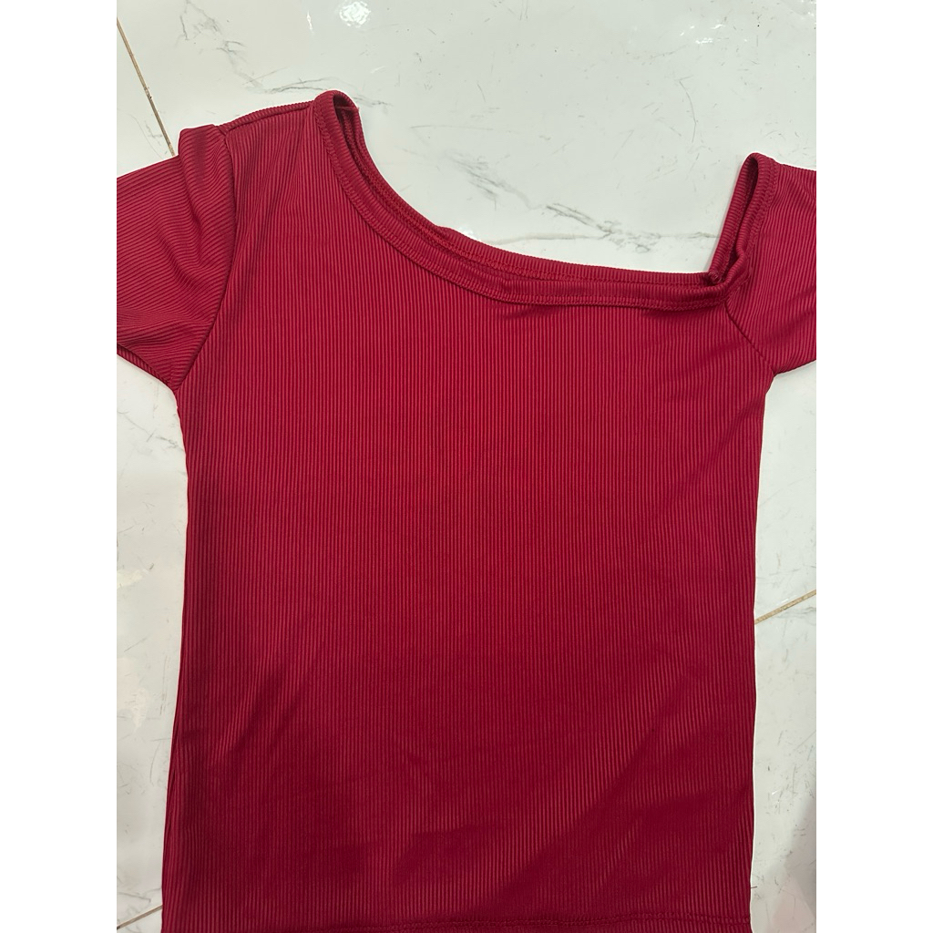 Áo croptop trễ vai ôm body tay ngắn vải thun tam lãnh co giãn phom dưới 52kg | BigBuy360 - bigbuy360.vn