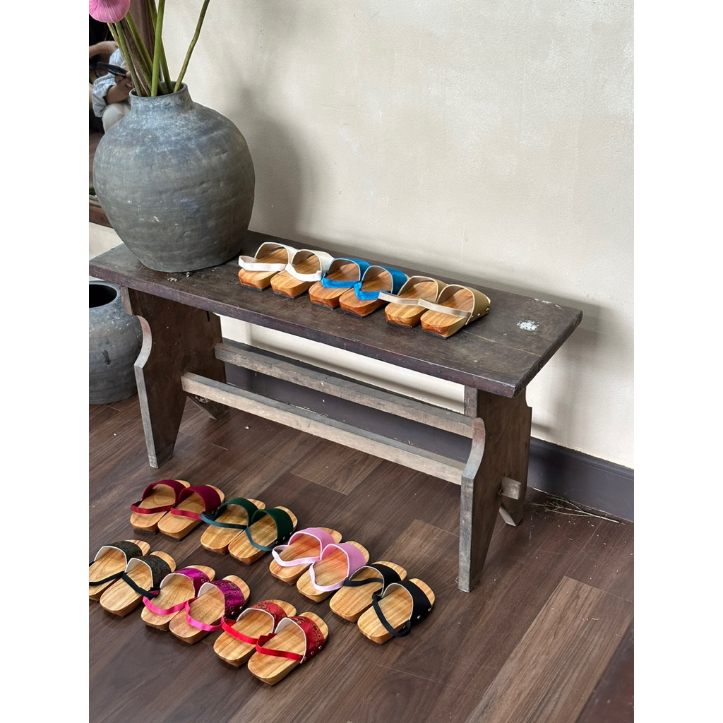 Guốc mộc có quai em bé / guốc handmade Cici