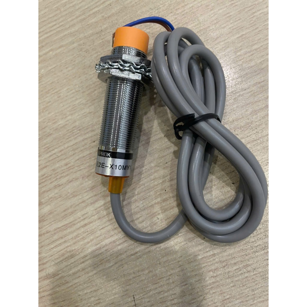 Cảm biến sắt từ phi 18 AC 2 dây NO E2E-X10MY1