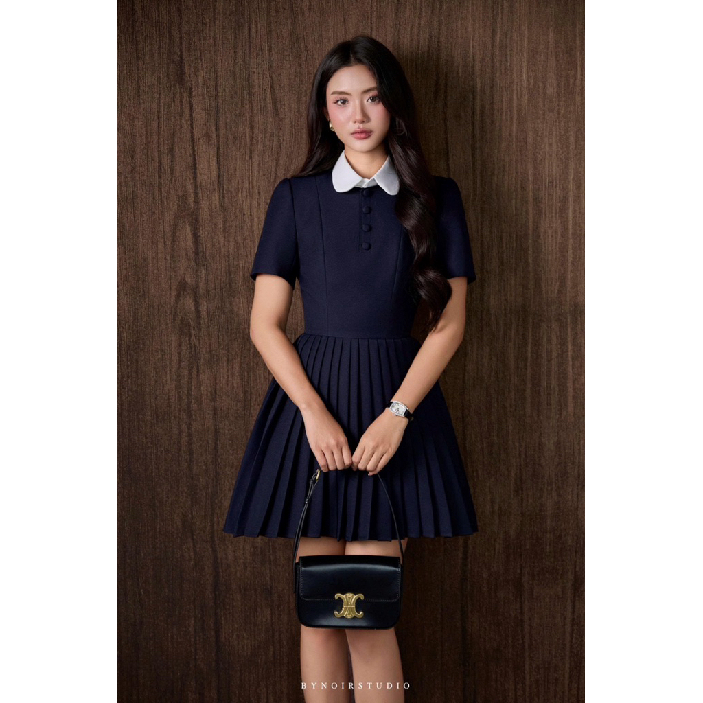 Ch loe Dress - Váy xếp li cổ sen cộc tay Bynoir Studio