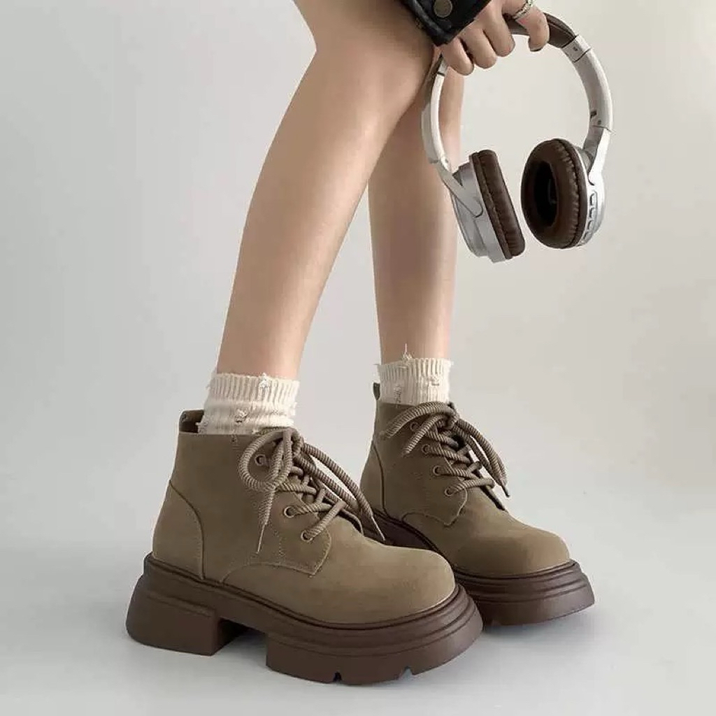 Giày boot nữ cao cổ da lộn Boot nữ martin màu kaki phối dây buộc basic