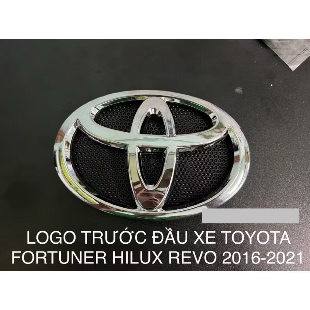 LOGO TRƯỚC ĐẦU XE TOYOTA FORTUNER HILUX REVO