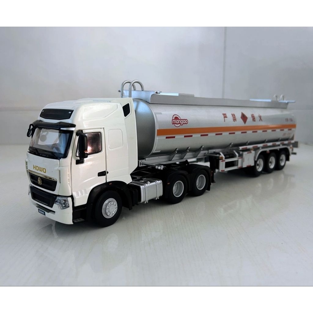Mô hình xe đầu kéo bồn howo T7H hợp kim 1:36