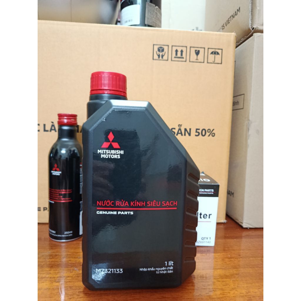 Nước rửa kính siêu sạch Mitsubishi Motors