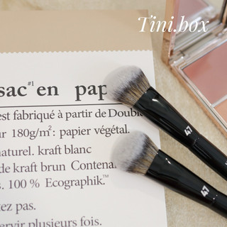 Cọ Đánh Kem Nền TINIBOX 47 bản full đen (kèm nắp đậy) – Lông Mịn Mượt, Tán Nền Đều Tự Nhiên