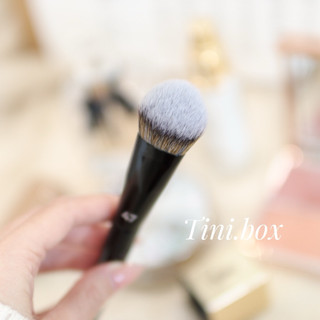 Cọ Đánh Kem Nền TINIBOX 47 bản full đen (kèm nắp đậy) – Lông Mịn Mượt, Tán Nền Đều Tự Nhiên